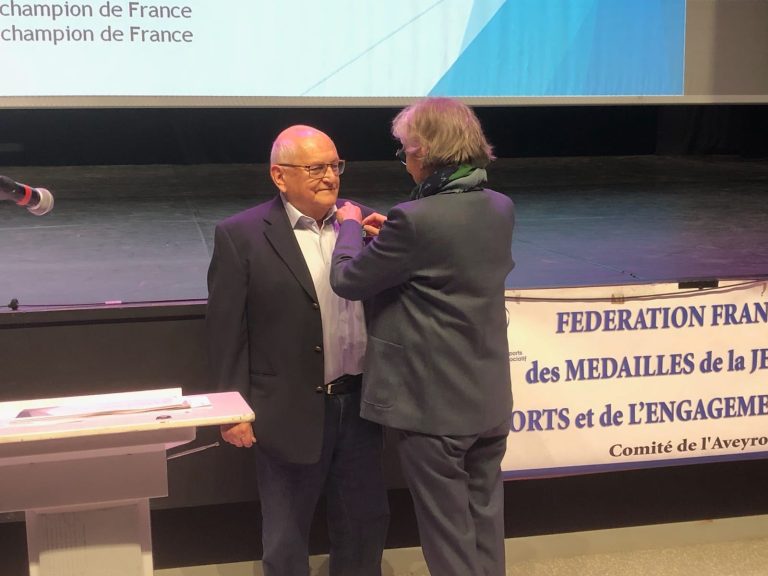 Jean Davy décoré de la médaille d’or de la jeunesse, des sports et de l’engagement associatif